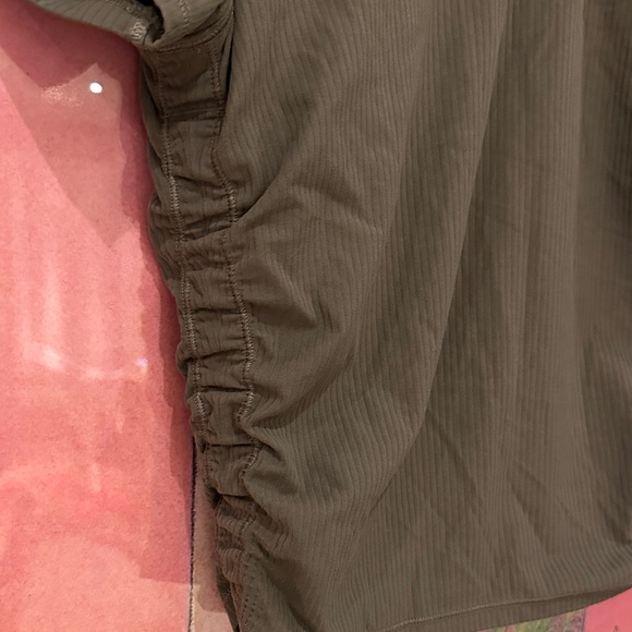 LULULEMON RUCHED TEE - Picture 2 of 3